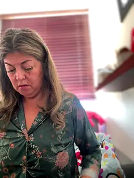 Snapshot of emma_tour chatting on November 30, 2:07 pm emma tour online show from November 30, 2:07 pm