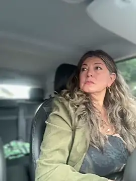 Snapshot of emma_tour chatting on November 20, 4:07 pm emma tour online show from November 20, 4:07 pm