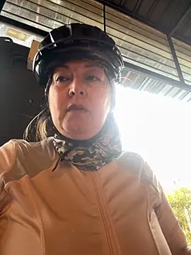 Snapshot of emma_tour chatting on October 26, 3:12 pm emma tour online show from October 26, 3:12 pm