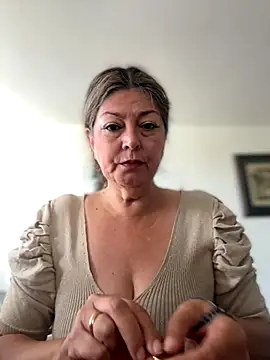 Snapshot of emma_tour chatting on November 25, 3:45 pm emma tour online show from November 25, 3:45 pm