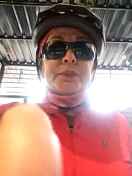 Snapshot of emma_tour chatting on January 24, 3:02 pm emma tour online show from January 24, 3:02 pm