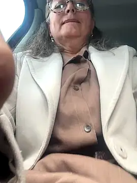 Snapshot of emma_tour chatting on November 27, 3:56 pm emma tour online show from November 27, 3:56 pm