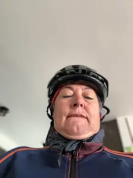 Snapshot of emma_tour chatting on November 28, 3:56 pm emma tour online show from November 28, 3:56 pm