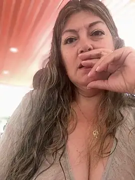 Snapshot of emma_tour chatting on November 4, 4:55 pm emma tour online show from November 4, 4:55 pm