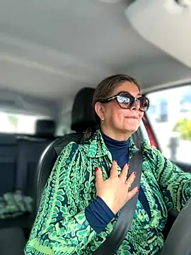 Snapshot of emma_tour chatting on November 18, 4:21 pm emma tour online show from November 18, 4:21 pm