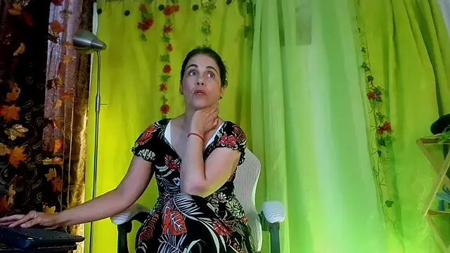 Snapshot of girasol_walton chatting on June 28, 4:35 pm girasol walton online show from June 28, 4:35 pm