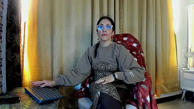 Snapshot of girasol_walton chatting on February 6, 10:53 pm girasol walton online show from February 6, 10:53 pm