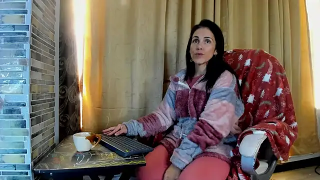 Snapshot of girasol_walton chatting on March 15, 3:27 pm girasol walton online show from March 15, 3:27 pm