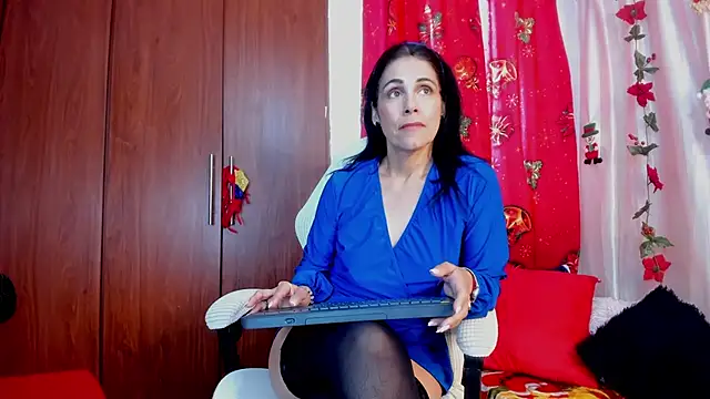 girasol walton online show from January 8, 2:12 pm