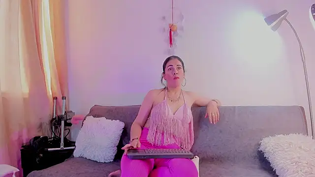 Snapshot of girasol_walton chatting on February 27, 12:01 pm girasol walton online show from February 27, 12:01 pm