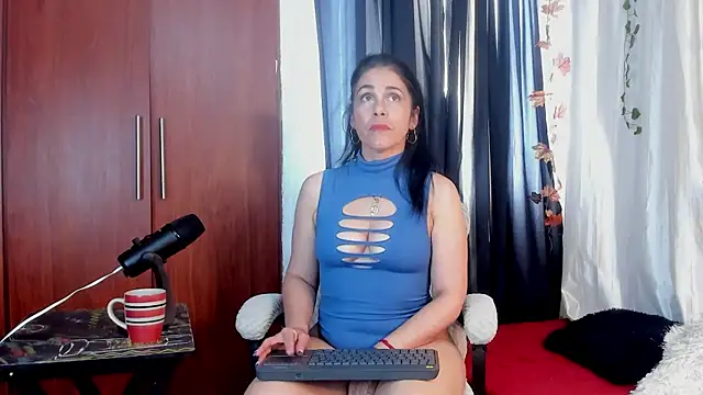 Snapshot of girasol_walton chatting on September 22, 2:12 pm girasol walton online show from September 22, 2:12 pm