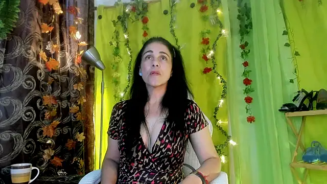 Snapshot of girasol_walton chatting on June 11, 1:19 pm girasol walton online show from June 11, 1:19 pm