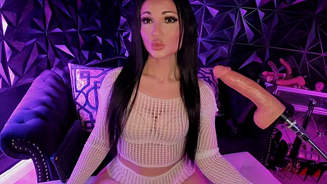 Snapshot of NatashaxoBangs chatting on November 24, 11:05 pm NatashaxoBangs online show from November 24, 11:05 pm