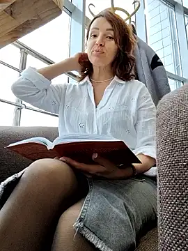 Snapshot of EvaXOAir chatting on October 11, 4:13 am EvaXOAir online show from October 11, 4:13 am