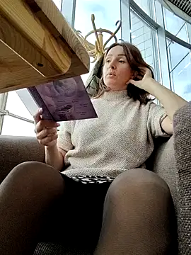 Snapshot of EvaXOAir chatting on November 18, 6:28 am EvaXOAir online show from November 18, 6:28 am