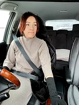 Snapshot of EvaXOAir chatting on December 19, 5:10 am EvaXOAir online show from December 19, 5:10 am