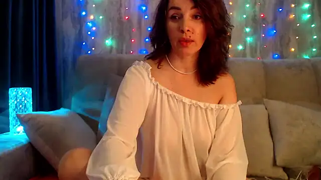 Snapshot of EvaXOAir chatting on January 14, 2:04 am EvaXOAir online show from January 14, 2:04 am