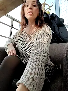 Snapshot of EvaXOAir chatting on March 4, 4:49 am EvaXOAir online show from March 4, 4:49 am