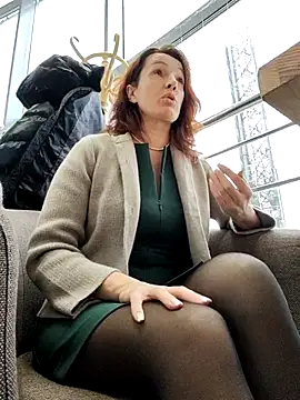 Snapshot of EvaXOAir chatting on December 3, 6:47 am EvaXOAir online show from December 3, 6:47 am