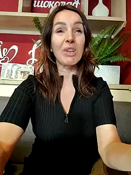 Snapshot of EvaXOAir chatting on March 14, 5:05 am EvaXOAir online show from March 14, 5:05 am