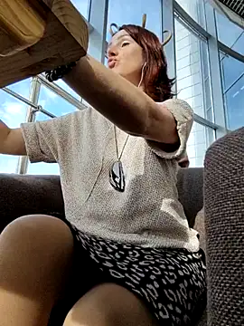 Snapshot of EvaXOAir chatting on October 1, 3:44 am EvaXOAir online show from October 1, 3:44 am