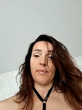 Snapshot of EvaXOAir chatting on July 6, 4:30 am EvaXOAir online show from July 6, 4:30 am