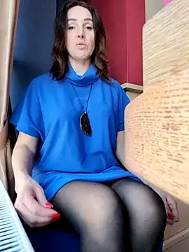 Snapshot of EvaXOAir chatting on February 24, 5:33 am EvaXOAir online show from February 24, 5:33 am