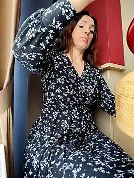 Snapshot of EvaXOAir chatting on February 15, 5:30 am EvaXOAir online show from February 15, 5:30 am