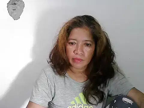 Snapshot of wethornypussy4u chatting on November 11, 10:15 pm wethornypussy4u online show from November 11, 10:15 pm