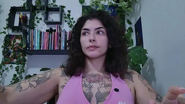 Snapshot of TaliMajesty chatting on July 7, 8:45 pm TaliMajesty online show from July 7, 8:45 pm