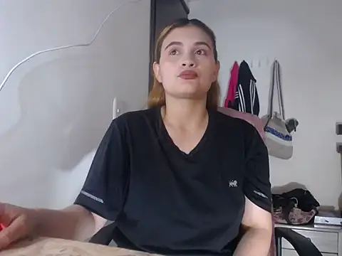 Mia davis01 online show from December 3, 5:08 am