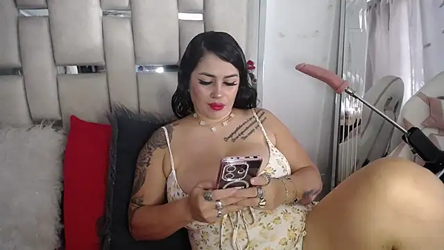 Snapshot of chelaqueen_ chatting on October 10, 8:42 pm chelaqueen online show from October 10, 8:42 pm