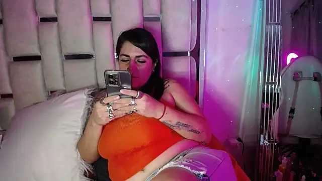Snapshot of chelaqueen_ chatting on March 21, 4:49 am chelaqueen online show from March 21, 4:49 am