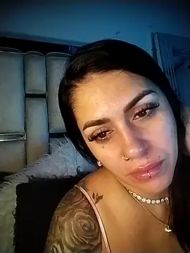 chelaqueen  online show from May 10, 7:23 am