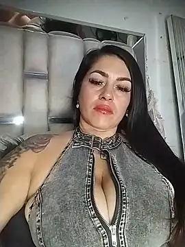 chelaqueen  online show from June 20, 1:43 am