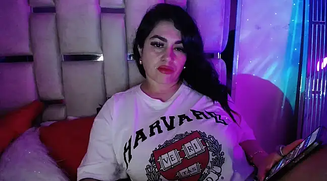 Snapshot of chelaqueen_ chatting on March 15, 3:51 am chelaqueen online show from March 15, 3:51 am