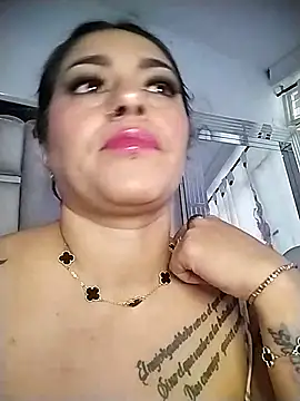 Snapshot of chelaqueen_ chatting on November 5, 8:56 pm chelaqueen online show from November 5, 8:56 pm