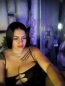 chelaqueen  online show from May 12, 2:30 am