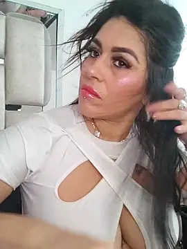 Snapshot of chelaqueen_ chatting on November 8, 5:49 pm chelaqueen online show from November 8, 5:49 pm