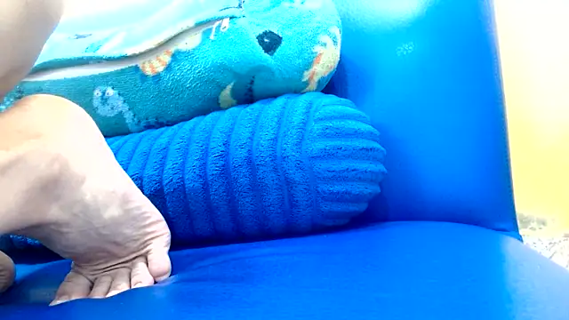 Snapshot of thebesthairypussy2 chatting on June 14, 9:10 am thebesthairypussy2 online show from June 14, 9:10 am