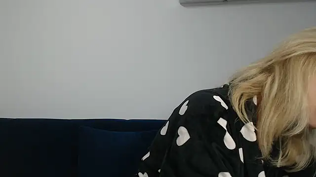 Snapshot of MysticCreature chatting on November 3, 4:17 am MysticCreature online show from November 3, 4:17 am