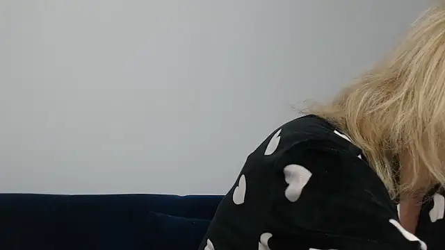 Snapshot of MysticCreature chatting on December 5, 4:22 am MysticCreature online show from December 5, 4:22 am