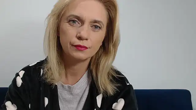 Snapshot of MysticCreature chatting on November 11, 4:18 am MysticCreature online show from November 11, 4:18 am