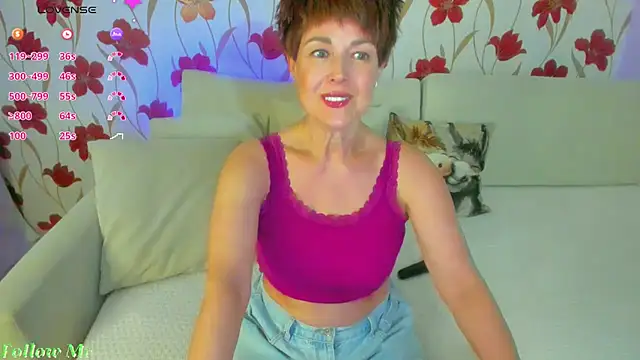 JennAlison online show from April 4, 1:17 pm