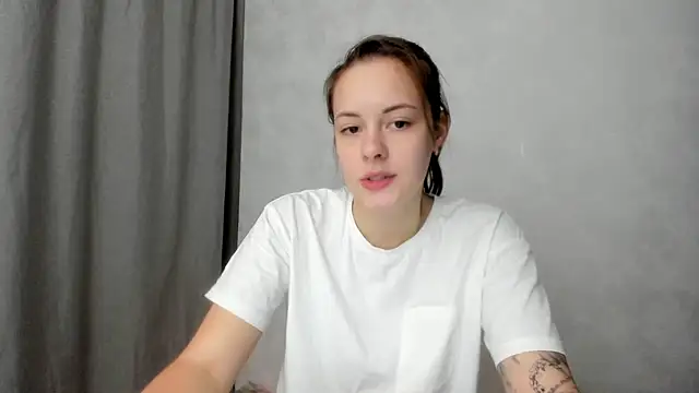 Snapshot of why_again_me chatting on February 11, 9:14 pm why again me online show from February 11, 9:14 pm