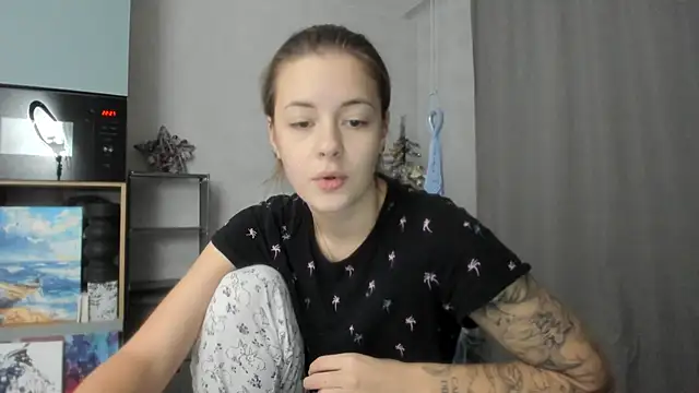 Snapshot of why_again_me chatting on December 21, 7:26 pm why again me online show from December 21, 7:26 pm