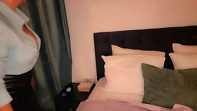 Wonderful Woman online show from June 26, 9:31 pm