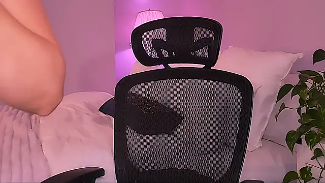 Wonderful Woman online show from March 26, 11:13 pm