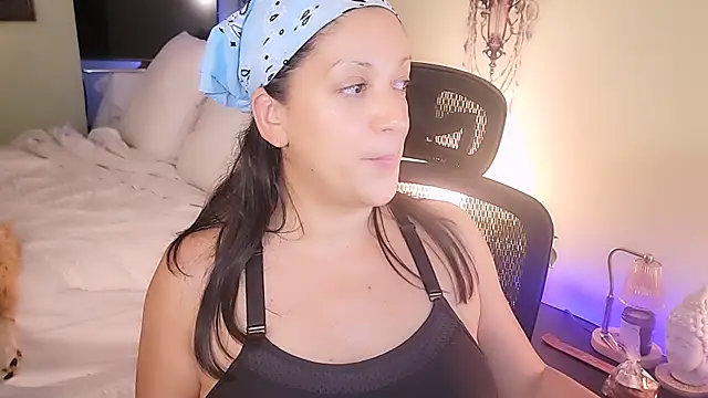 Snapshot of Wonderful_Woman chatting on September 18, 1:19 am Wonderful Woman online show from September 18, 1:19 am