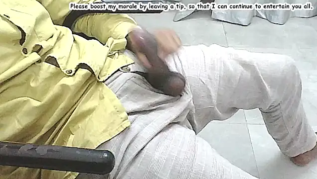 Snapshot of lltstr52 chatting on July 1, 10:26 am lltstr52 online show from July 1, 10:26 am